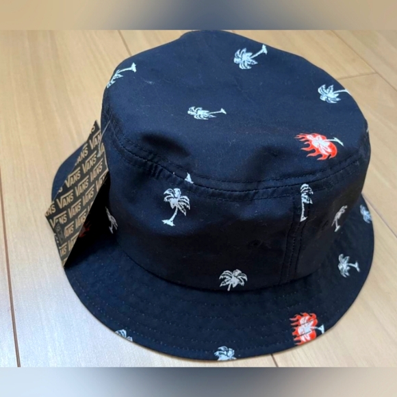 Vans Resort Club Back Bay Bucket Hat *NWT* - Picture 2 of 4